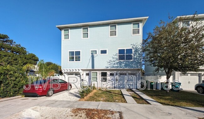 Building Photo - 877 3rd Ave S