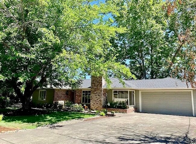 Building Photo - 3860 Linda Vista Ave