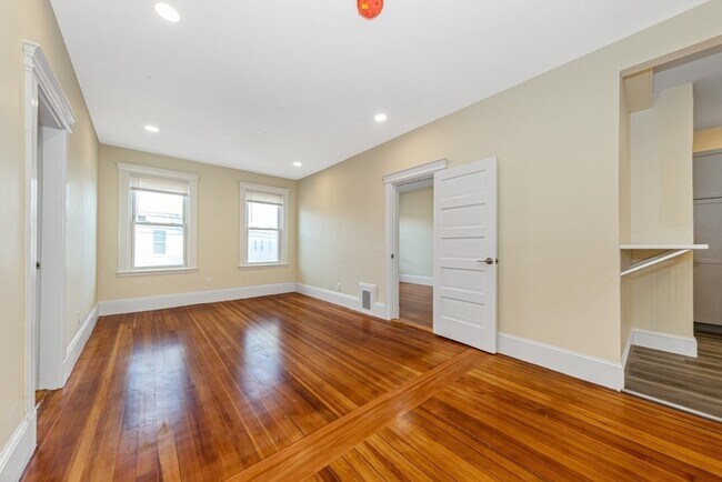 Building Photo - 44 Brackett St