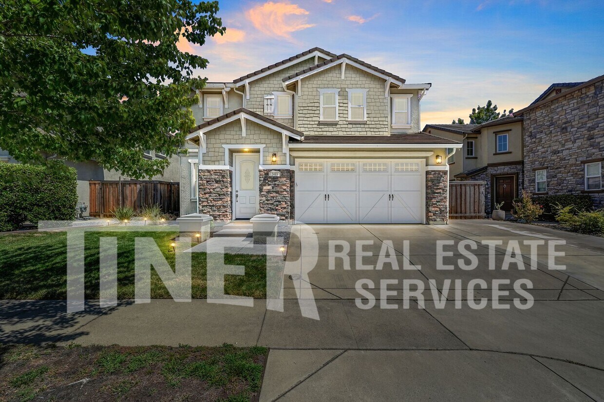 Foto principal - 2469 Kinsella Way