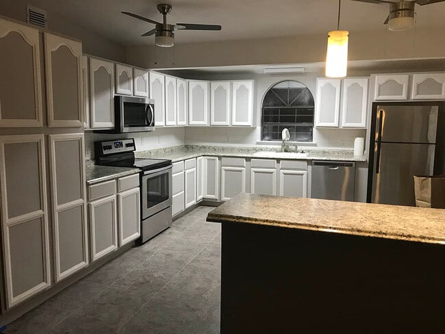 La Escuela Primaria Bethesda es un lugar rico y diverso para que los estudiantes aprendan. - 1304 W Lakeland Dr