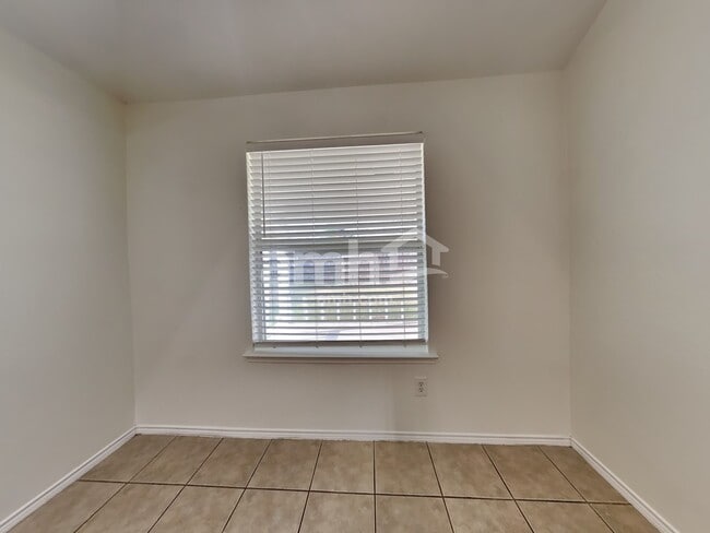 Building Photo - 1804 Heron Dr