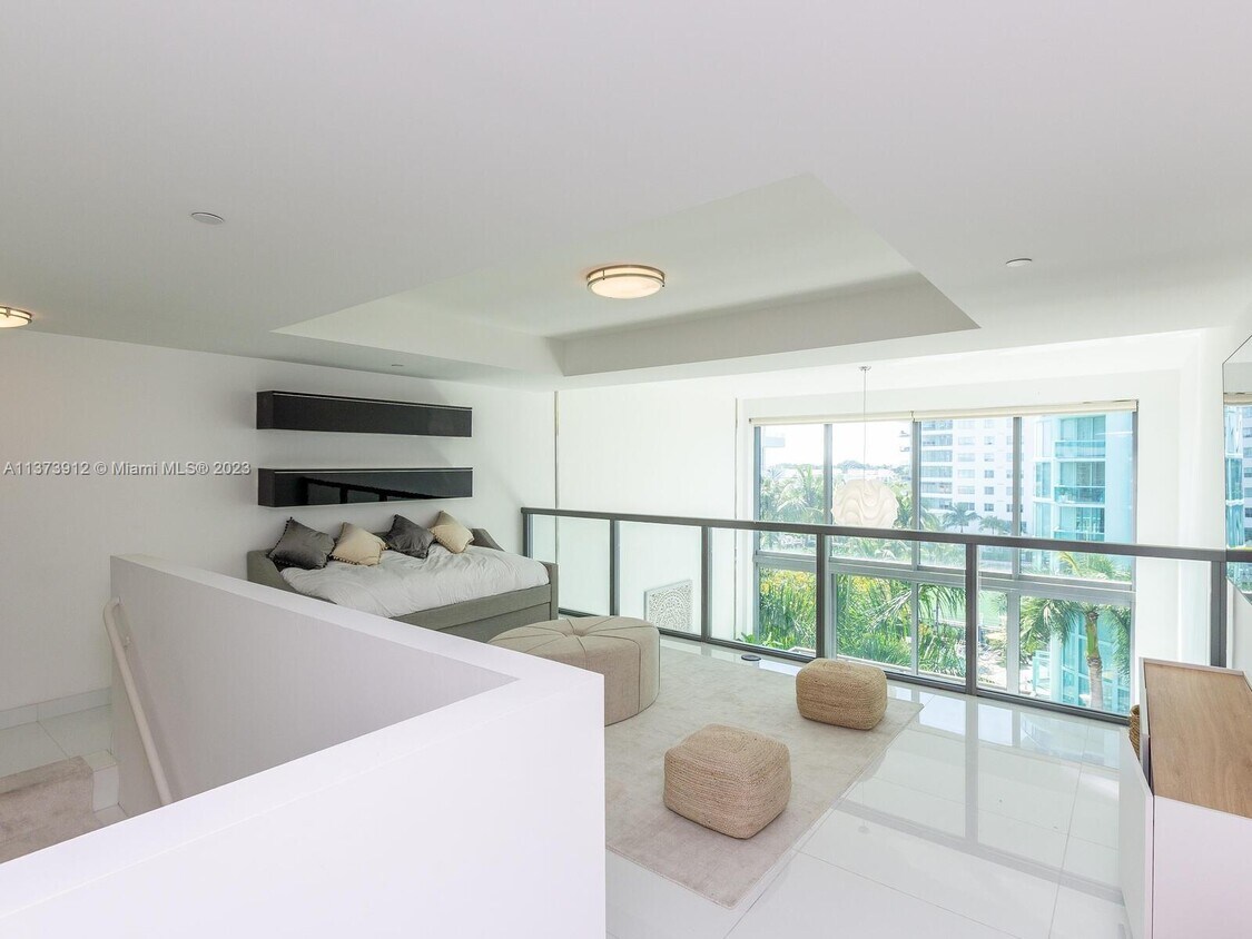 Foto principal - 6000 Collins Ave