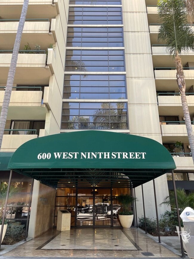 Photo - 600 W 9th St Apartment