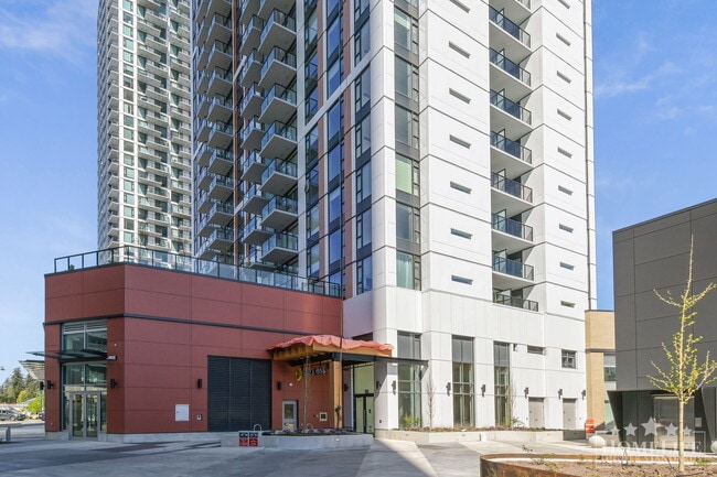 Building Photo - 1 Bed, 1 Bath Condo for Rent in Surrey Central!