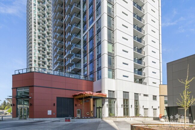 Photo du bâtiment - 1 Bed, 1 Bath Condo for Rent in Surrey Central!