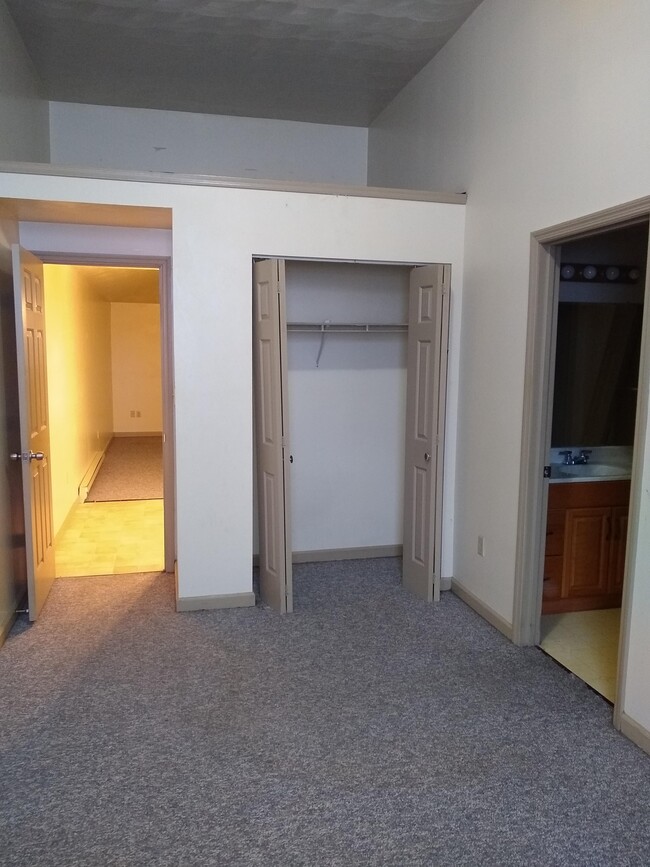 bedroom - 4 S Market St