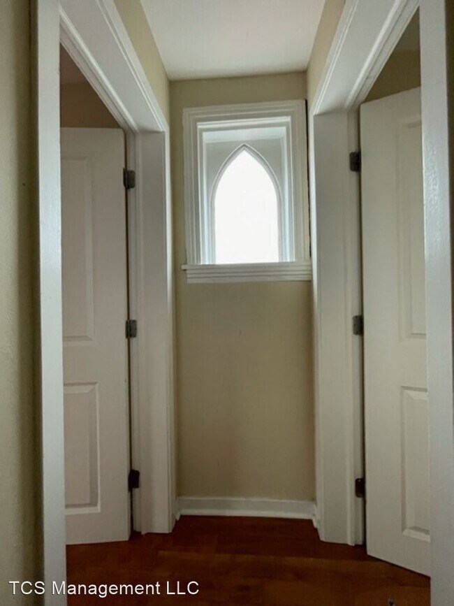 Foto del edificio - 2 br, 1 bath House - 2401 E Norris St #2F