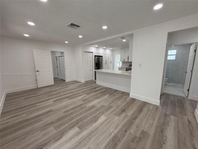 Building Photo - 6391 SW 39th St