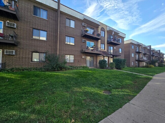 Building Photo - 10403 Dearlove Rd Building Photo - 10403 Dearlove Rd