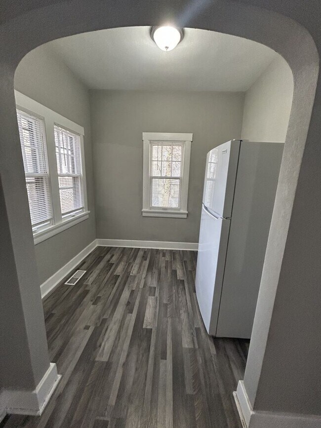 Foto del edificio - 1919 S Broadway St