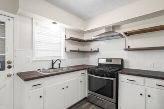 Building Photo - 118 Johnson St