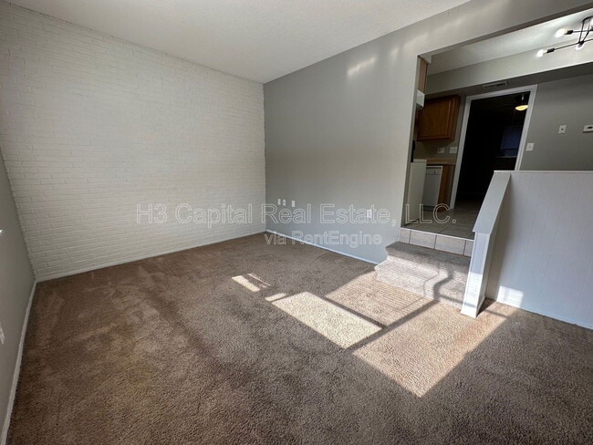 Building Photo - 102 Woodhenge Dr