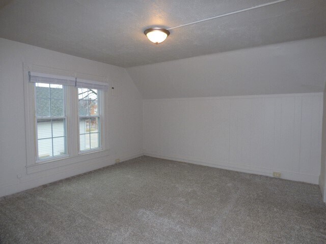 Sala de estar - 1037 Bluff St