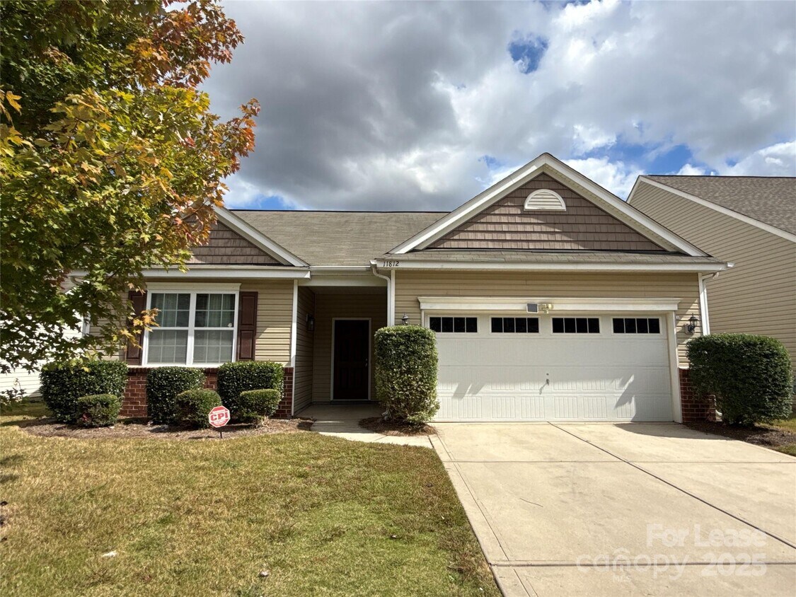 Foto principal - 11812 Downy Birch Rd