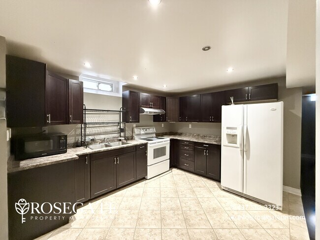 Photo du bâtiment - All-Inclusive 2-Bedroom Basement Apartment with Internet & Parking in Brampton