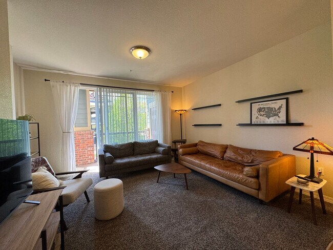 Building Photo - Beautiful 2 Bed/2 Bath Condo in Fort Collins