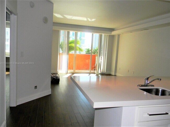 Foto del edificio - 2000 N Bayshore Dr