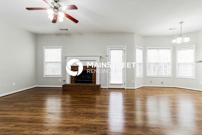 Building Photo - 4 Bedroom Pet-Friendly Home in Snellville, GA with Main Street Renewal
