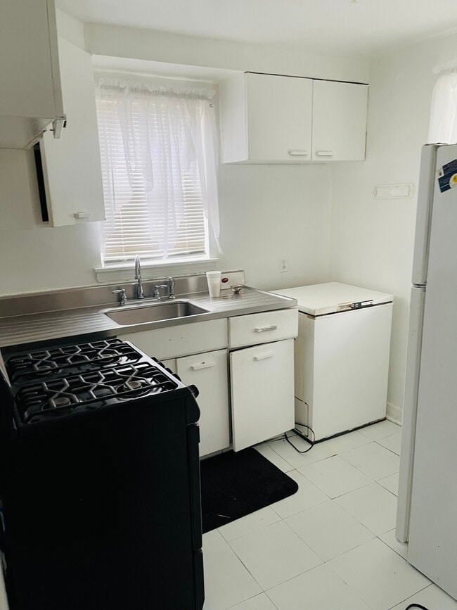 Kitchen - 7934 Forrest Ave