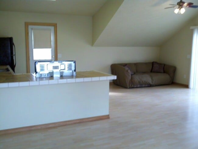 Building Photo - 676