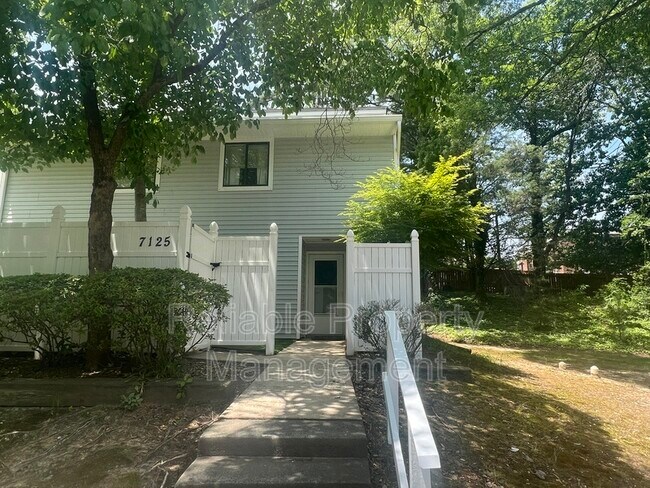 Foto del edificio - 7125 Sandy Creek Dr