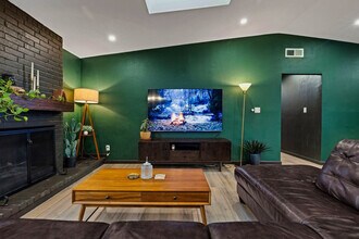 Building Photo - 4802 Oldfort Hill Dr