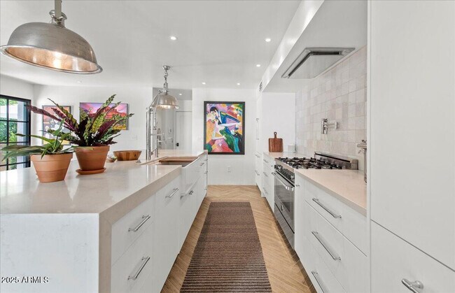 Foto del edificio - 4843 N 72nd Way