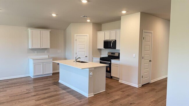 Building Photo - 6101 Green Meadow Ln