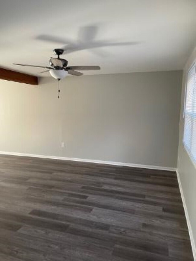 Living room - 2012 Market Street Ext