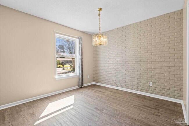 Foto del edificio - 8229 Ridgefield Rd