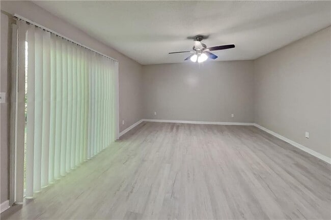 Building Photo - 1174 Empire Cir