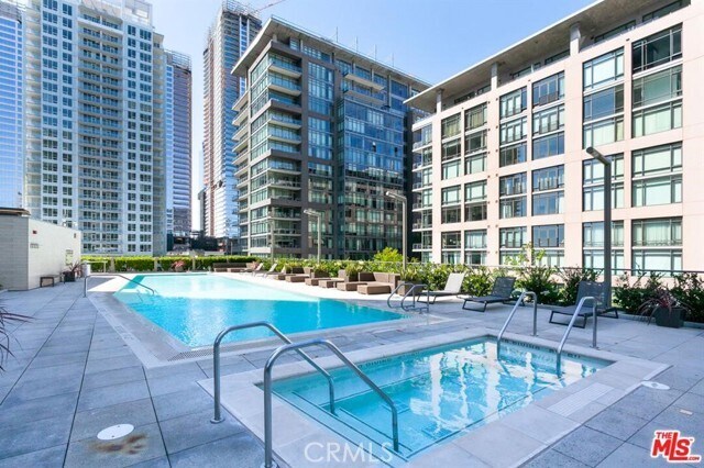Foto principal - 1155 S Grand Ave