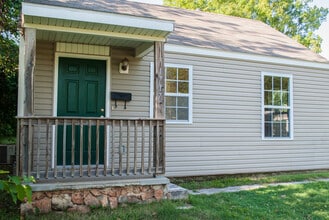 Building Photo - 1717 W Thoman St