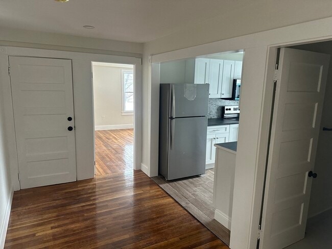 Building Photo - 122 2nd St