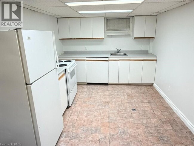 Building Photo - 124 King St N