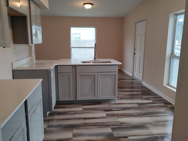 Foto del edificio - 10649 Briarcliff Rd E