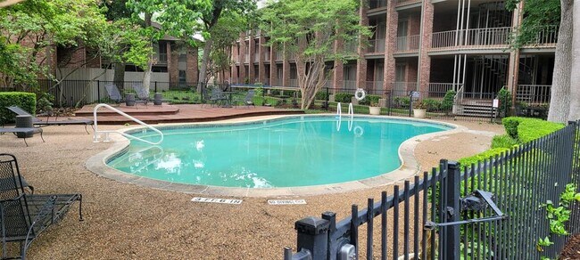 Foto del edificio - 6496 Bayou Glen Rd
