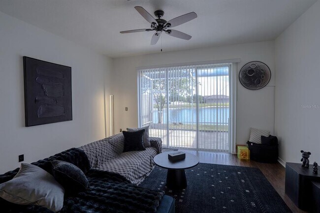 Building Photo - 9136 Hillcroft Dr