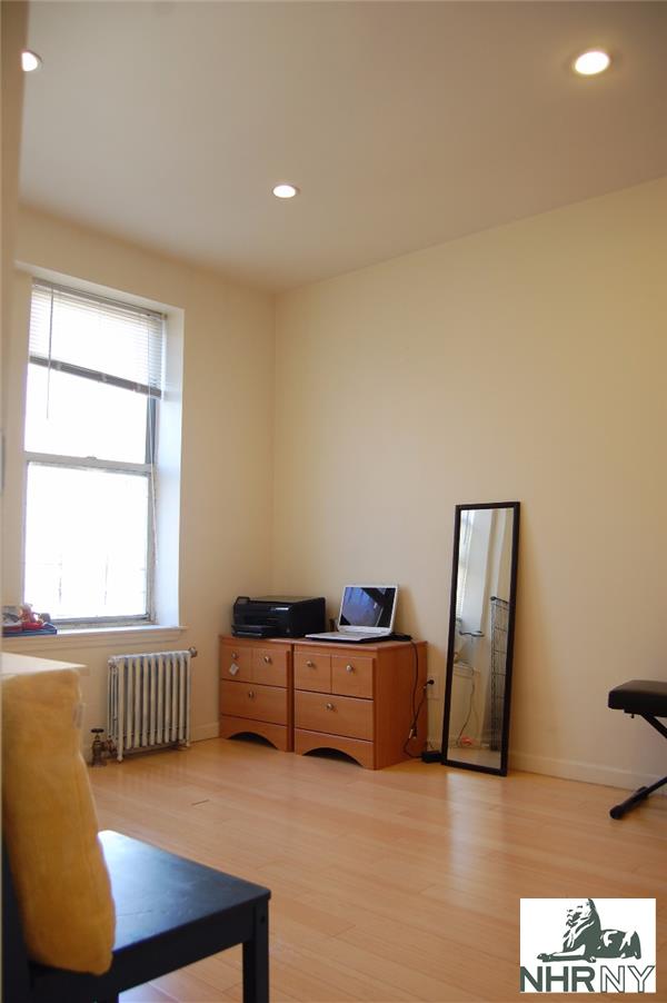 Foto del edificio - 247 Wadsworth Ave