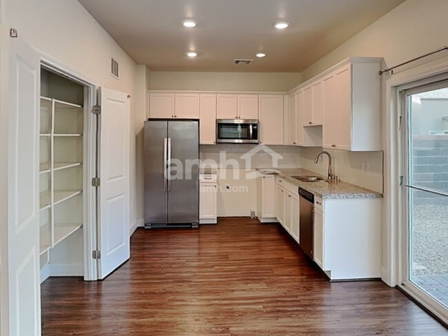 Building Photo - 4713 Tire Swing St