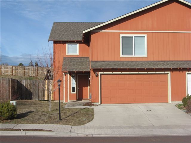 Primary Photo - 3 Bed ~ 2.5 Bath Townhome 1600 sq ft