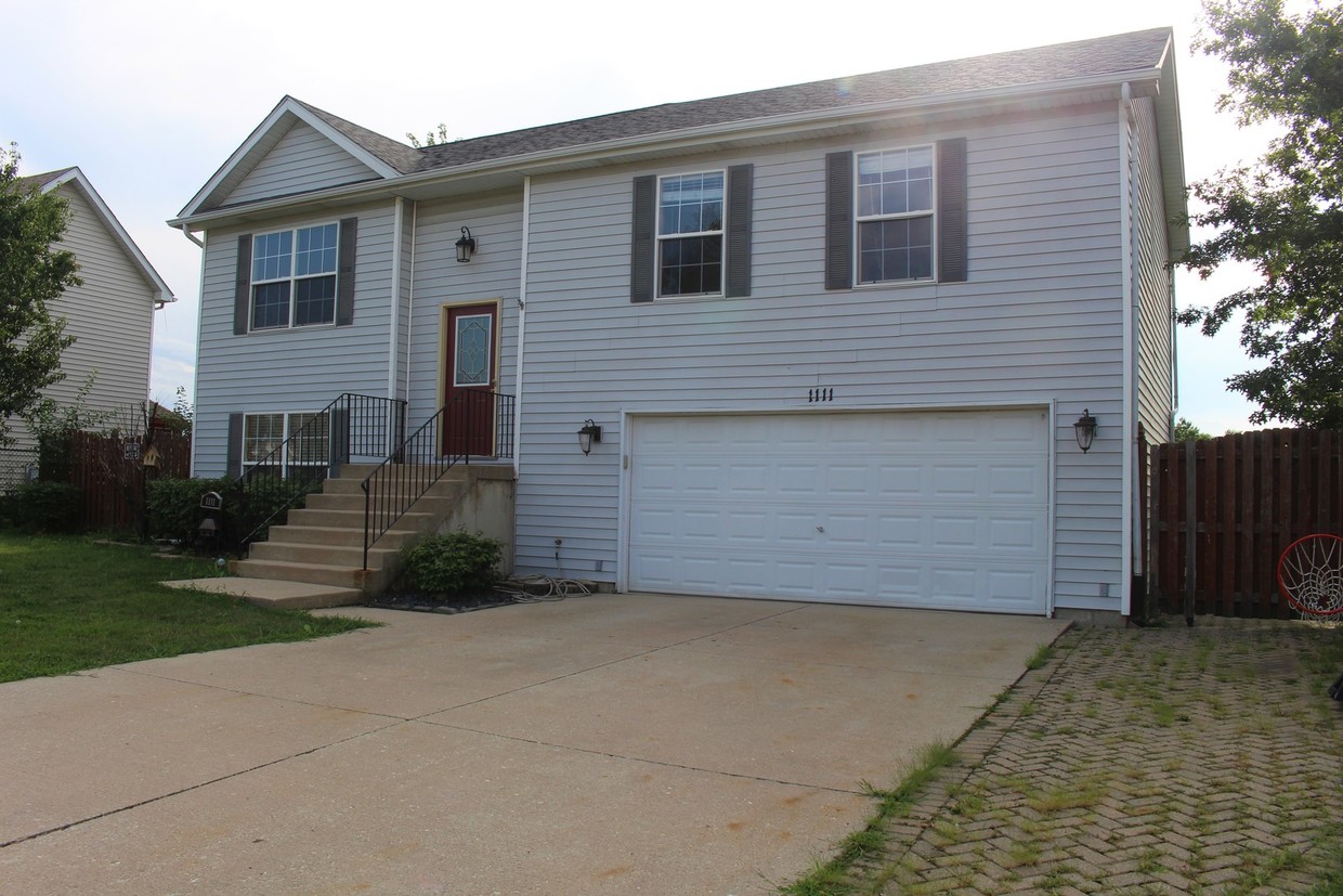 1111 Ann St, Joliet, IL 60435 House for Rent in Joliet, IL