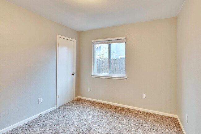 Foto del edificio - 2203 E Stassney Ln