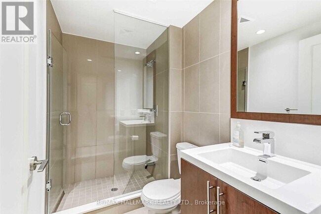 Photo du bâtiment - 5 Sheppard Ave E