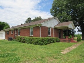 Building Photo - 979 Akins Rd