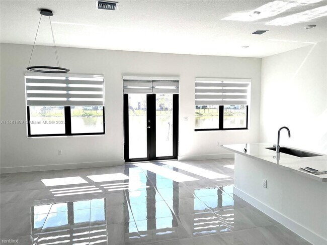 Foto del edificio - 4 br, 3 bath House - 17406 SW 41st St