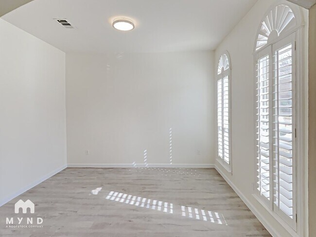 Foto del edificio - 9774 Legend Trail