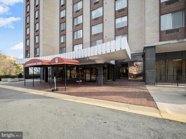 Foto del edificio - 9701 Fields Rd