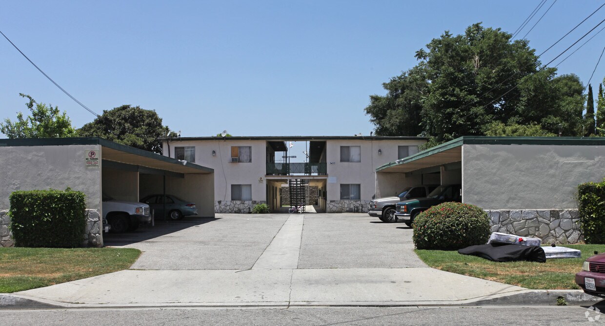 Foto principal - 3433 Whistler Ave